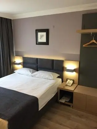 Tek Kişilik, Şehir Manzaralı
