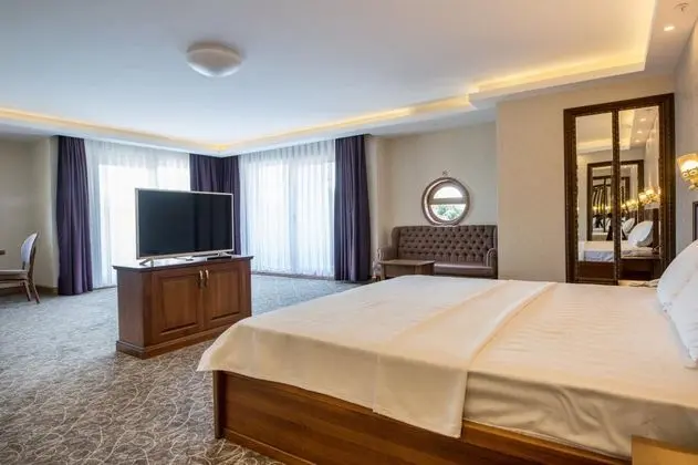 King Suite, Jakuzili