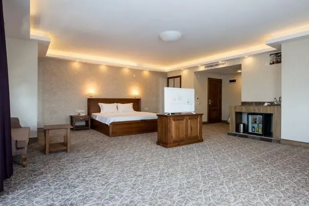 King Suite, Jakuzili