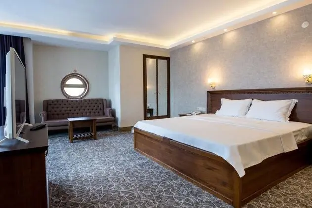 King Suite, Jakuzili