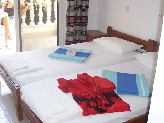 İki Ayrı Yataklı Oda, Balkon, Havuz Manzaralı