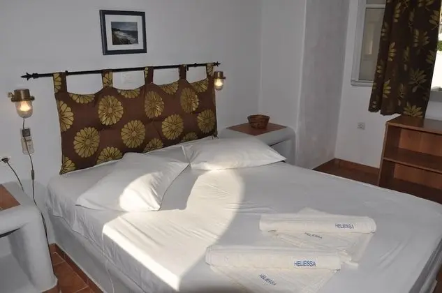 Tek Büyük veya İki Ayrı Yataklı Oda, Havuz Manzaralı