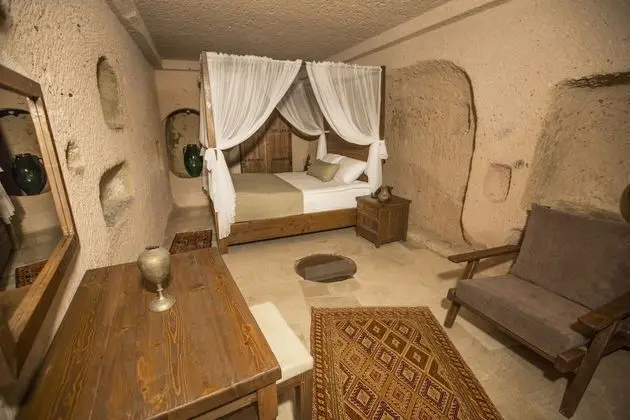 Deluxe Cave Room