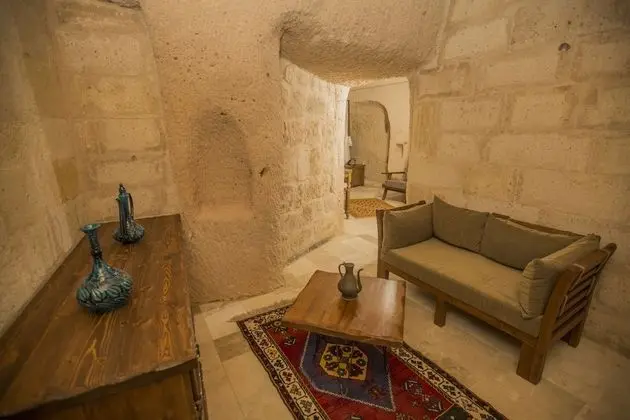 Deluxe Cave Room