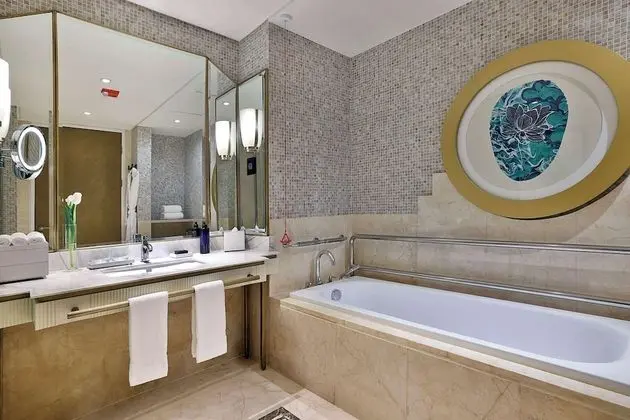 King Accessible Deluxe Room