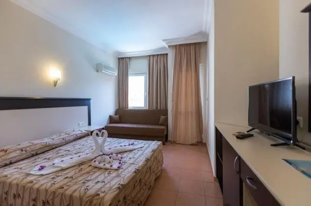Standart Oda, Havuz Manzaralı, Balkonlu