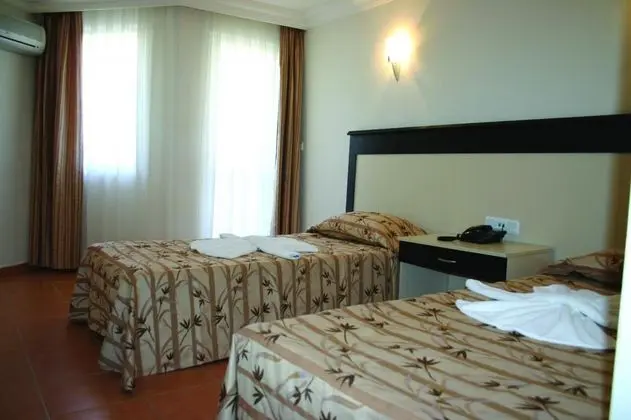 Standart Oda, Havuz Manzaralı, Balkonlu