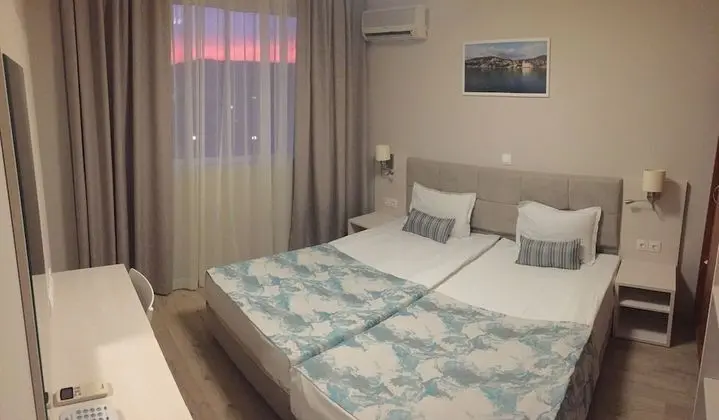 Tek Büyük veya İki Ayrı Yataklı Oda, Balkon