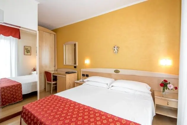 Comfort Tek Büyük veya İki Ayrı Yataklı Oda, Kısmi Deniz Manzaralı (Private Beach Access)