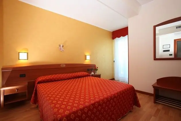 Comfort Tek Büyük veya İki Ayrı Yataklı Oda, Kısmi Deniz Manzaralı (Private Beach Access)