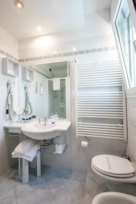 Standard Tek Büyük veya İki Ayrı Yataklı Oda, Kısmi Deniz Manzaralı (Private Beach Access)