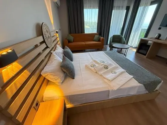 Aile Odası, Deniz ve Doğa Manzaralı, Balkonlu