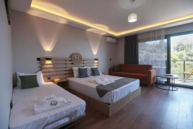 Aile Odası, Deniz ve Doğa Manzaralı, Balkonlu