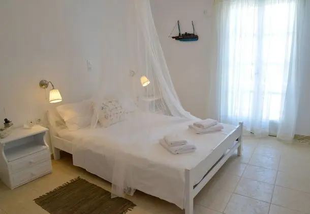 Tek Büyük Yataklı Oda, Balkon, Kısmi Deniz Manzaralı