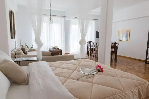Odyssey, 120m2 Apartment-Balcony with Acropolis view & sauna