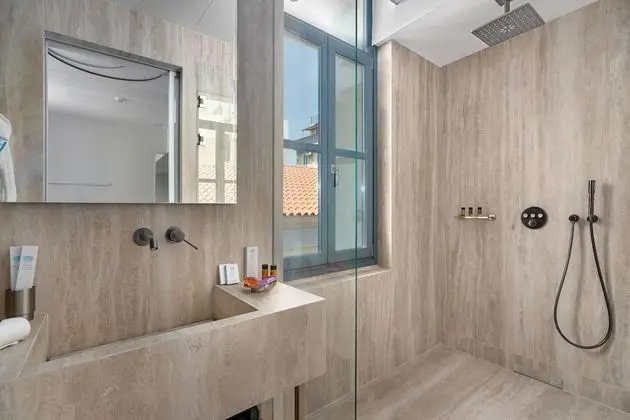 Superior Tek Büyük veya İki Ayrı Yataklı Oda