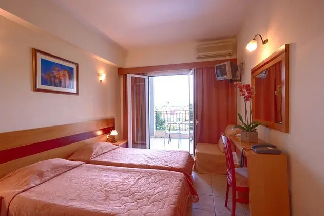 1 Çift Kişilik Veya 2 Tek Kişilik Yatak Pool View