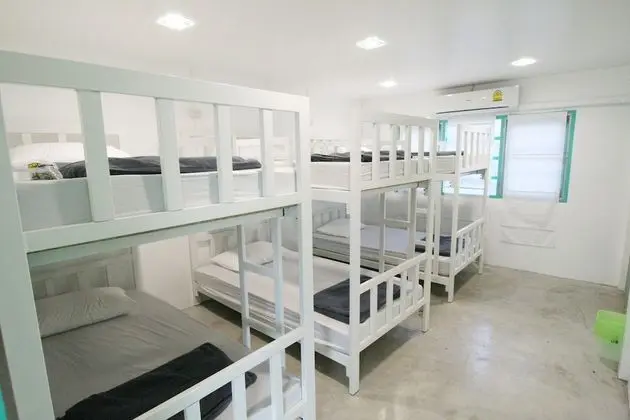 6-Bed Dormitory with Shared Bathroom
