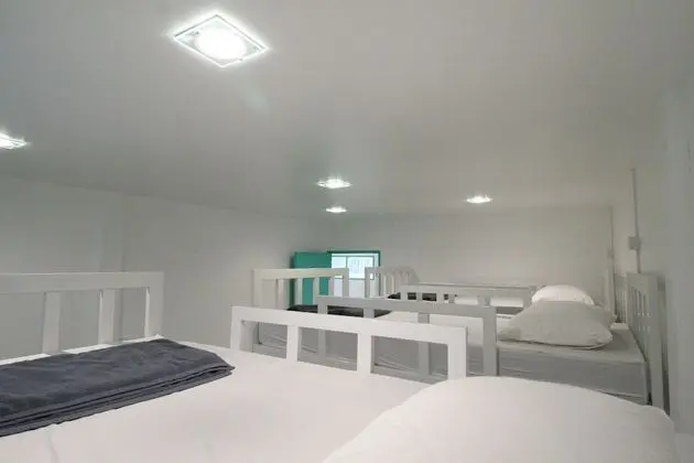 6-Bed Dormitory with Shared Bathroom