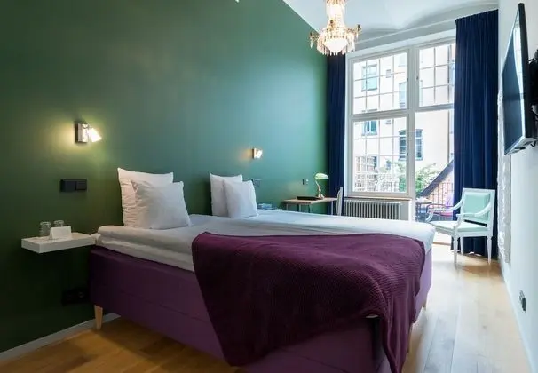 Standard Tek Büyük Yataklı Oda