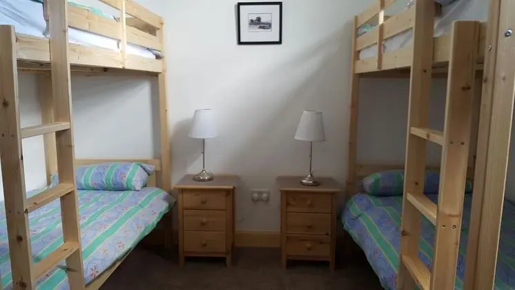 Dört Kişilik Oda (2 Sets of Adult Bunk Beds)