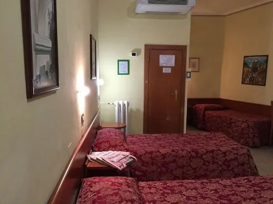 Üç Kişilik Oda