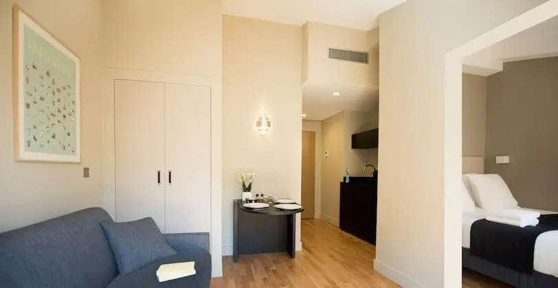 Apart Daire, 2 Yatak Odası, Küçük Mutfak
