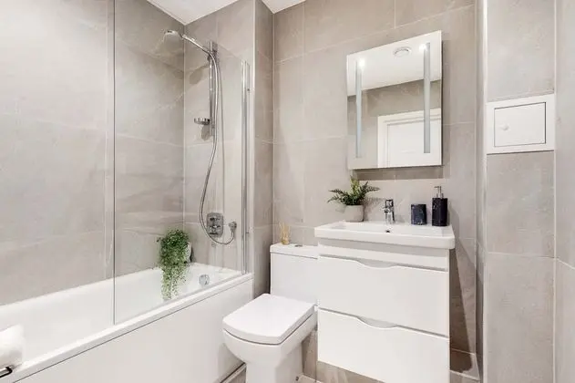 2 bedroom, 1 bathroom