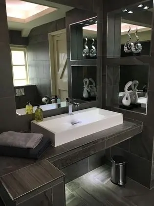 Exclusive Tek Büyük Yataklı Oda