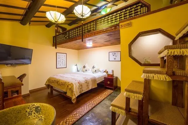 Traditional Çatı Katı (Loft)