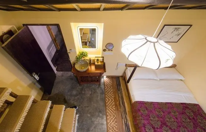 Traditional Çatı Katı (Loft)