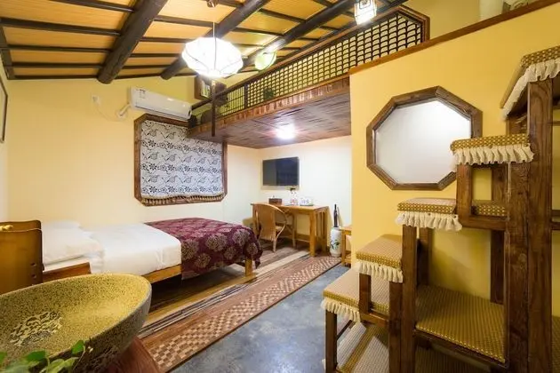 Traditional Çatı Katı (Loft)