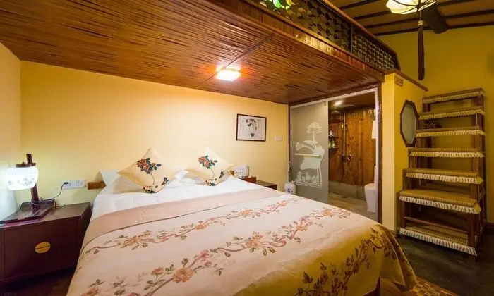 Traditional Çatı Katı (Loft)