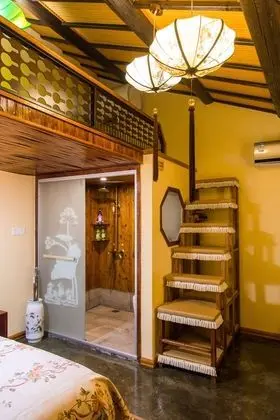 Traditional Çatı Katı (Loft)
