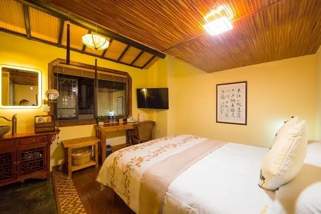 Traditional Çatı Katı (Loft)