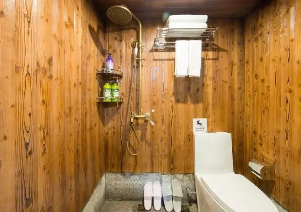 Traditional Çatı Katı (Loft)