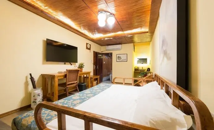 Traditional Tek Büyük Yataklı Oda