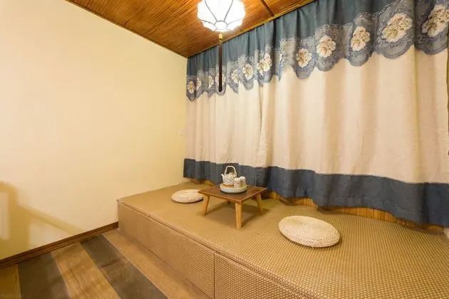 Traditional Tek Büyük Yataklı Oda