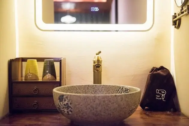Traditional Tek Büyük Yataklı Oda