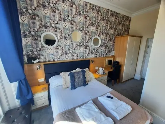 Nr.2 - Cosy Double 1st Floor with Seaview