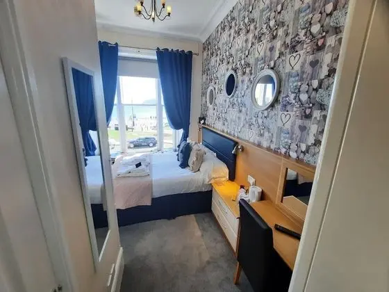 Nr.2 - Cosy Double 1st Floor with Seaview