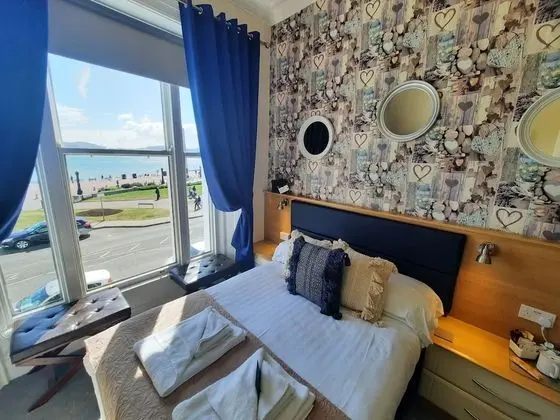 Nr.2 - Cosy Double 1st Floor with Seaview