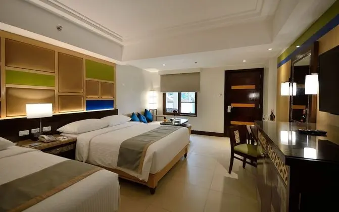 Family Oda (1 queen and 3 single beds)
