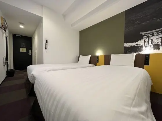 İki Ayrı Yataklı Oda, Sigara İçilmez (Theater Room)