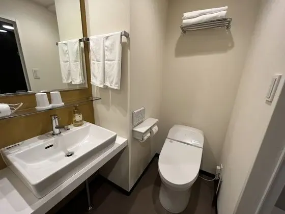 İki Ayrı Yataklı Oda, Sigara İçilmez (Theater Room)
