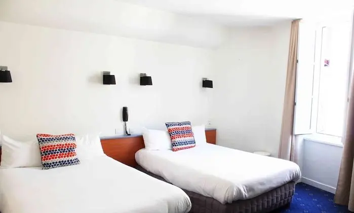 Dört Kişilik Oda, 2 Çift Kişilik Yatak