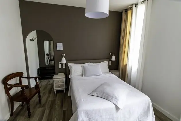 Büyük Yataklı Tek Kişilik Oda