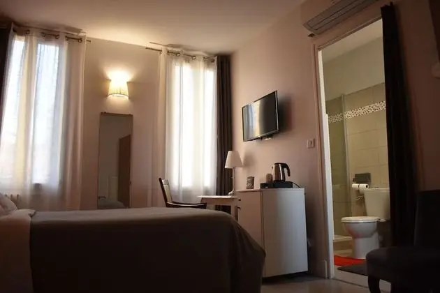 Büyük Yataklı Tek Kişilik Oda