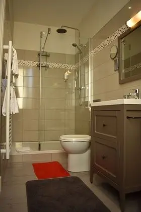 Büyük Yataklı Tek Kişilik Oda