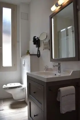 Büyük Yataklı Tek Kişilik Oda